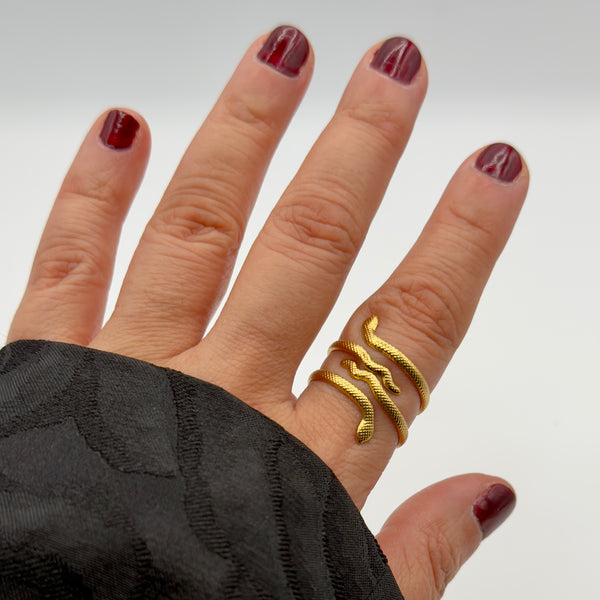 black jackard sleeve model wth burgandy nail polish wearing the jagged halo viper snake ring